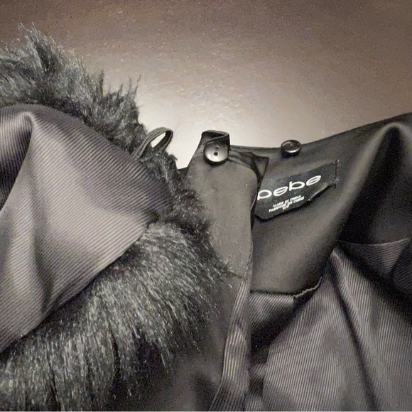 Black trench coat with faux fur shrug collar - Picture 9 of 16